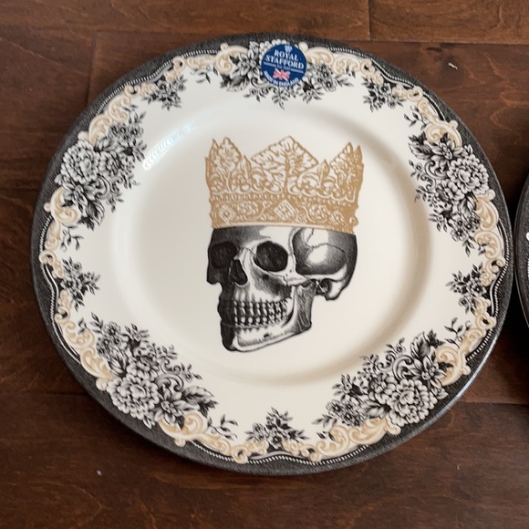 Royal Stafford HALLOWEEN KING SKULL PLATES 2 - Picture 3 of 3